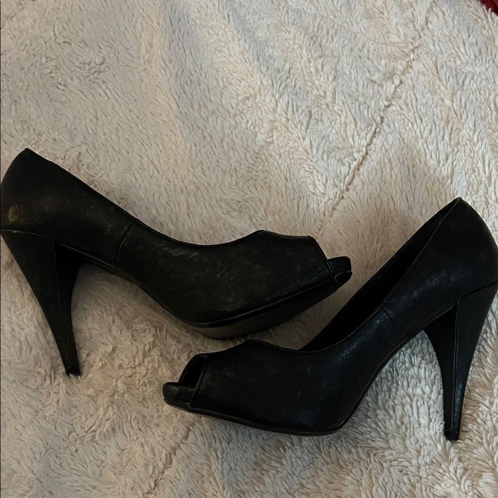 Chic Black Peep-Toe Heels